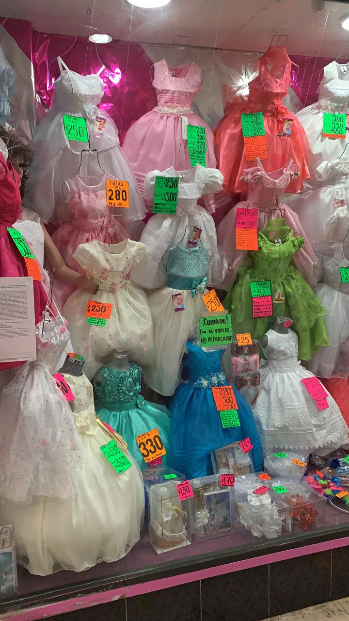 Vestidos, ropones y disfraces  